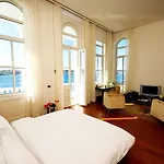 A'jia 5*