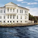 Hotel A'jia 5*